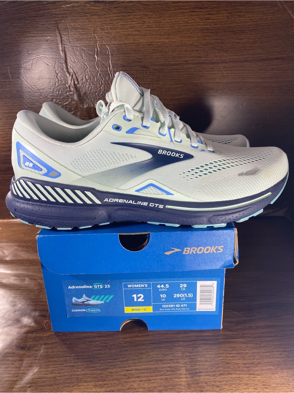 Brooks Adrenaline GTS 22 women’s shoe size 12